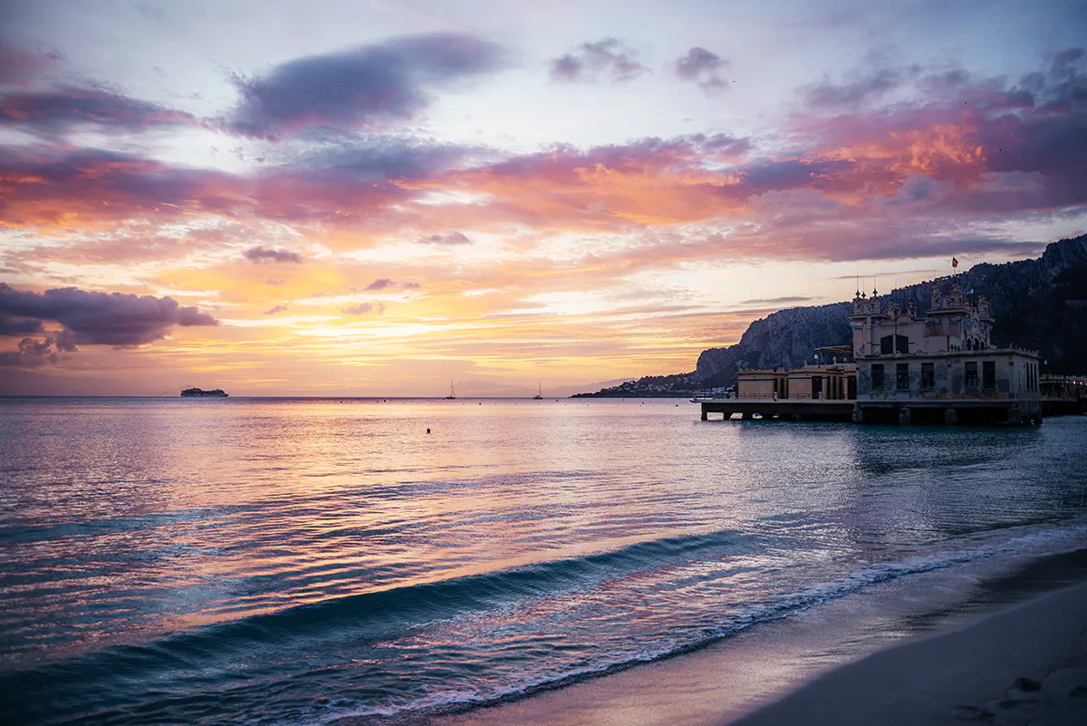 A Taste of Sicily: Golden Light and Quiet Charm in Mondello